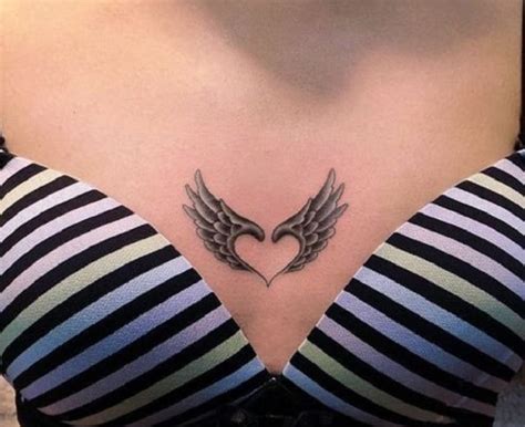 pecho mujer tatuajes de corazones|180 Tatuajes en el PECHO que te dejarán sin habla